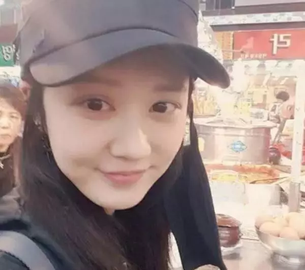 比楊冪還火,美過范冰冰,但被封殺10年,如今現身菜市場成這樣!