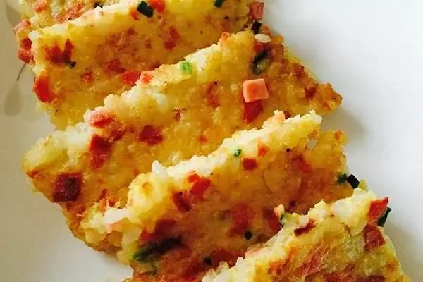 剩飯出了新吃法,這樣做好吃又不浪費