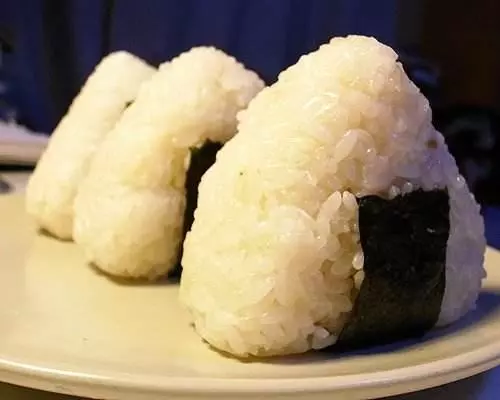 剩飯出了新吃法,這樣做好吃又不浪費