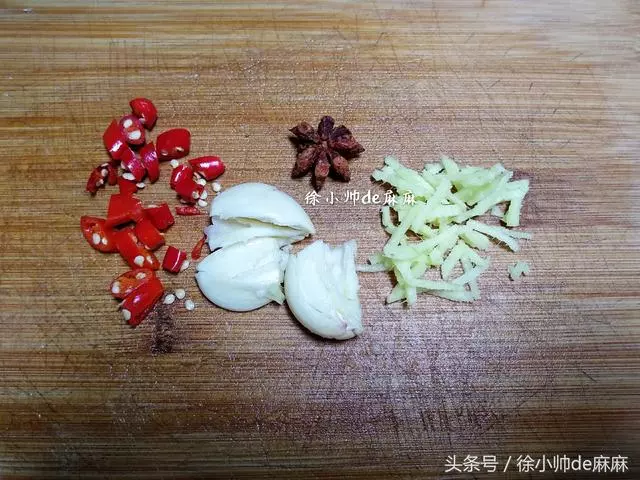 雞爪和這食材一起真是太好吃了,一星期准做一次,每次都啃精光!