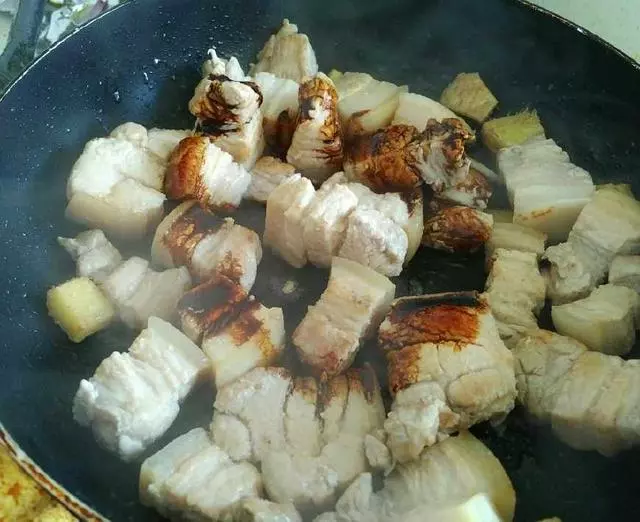 紅燒肉要做的肥而不膩,掌握好這竅門,做出的紅燒肉香糯可口!