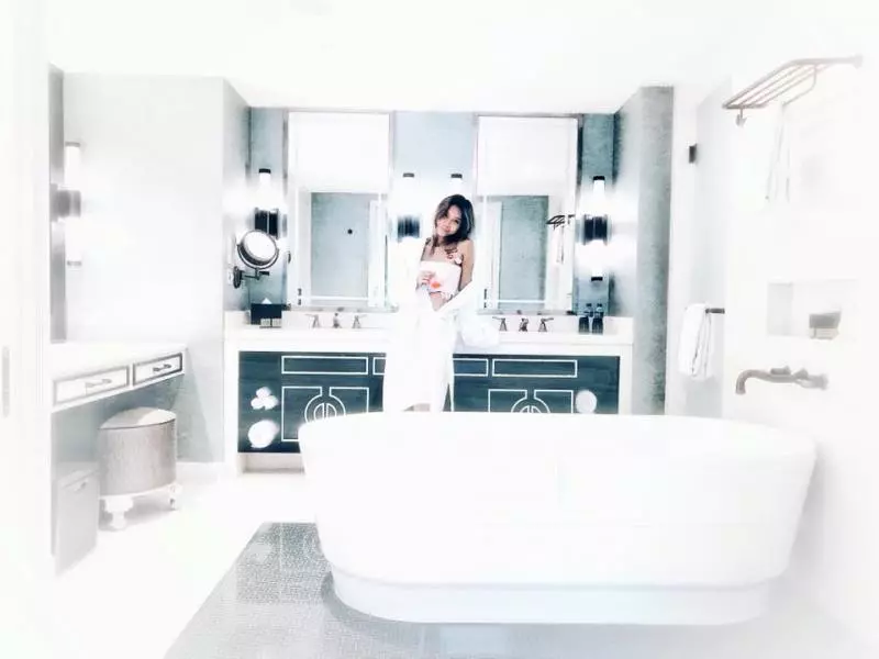 【我弱誰來疼?沒有人!】大馬女強人的模範!著名火紅DJ Leng Yein即使「患病在身」,也勤於工作,「台馬」兩邊飛!