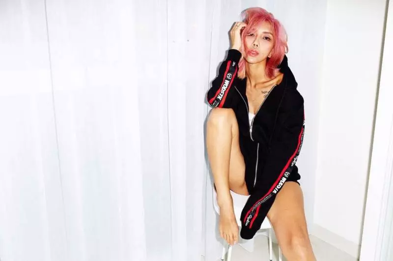 【我弱誰來疼?沒有人!】大馬女強人的模範!著名火紅DJ Leng Yein即使「患病在身」,也勤於工作,「台馬」兩邊飛!