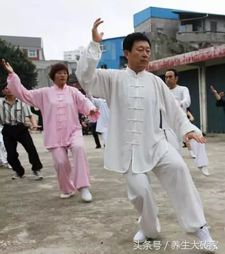心臟不好,這個地方沒彈性,夏季養心,記住「123」口訣!