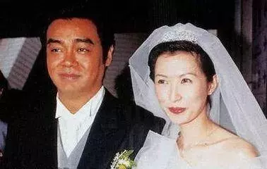 劉青雲郭藹明結婚20周年了,「黑白配」依然恩愛甜美如初戀!