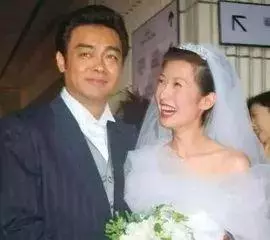 劉青雲郭藹明結婚20周年了,「黑白配」依然恩愛甜美如初戀!