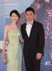 劉青雲郭藹明結婚20周年了,「黑白配」依然恩愛甜美如初戀!