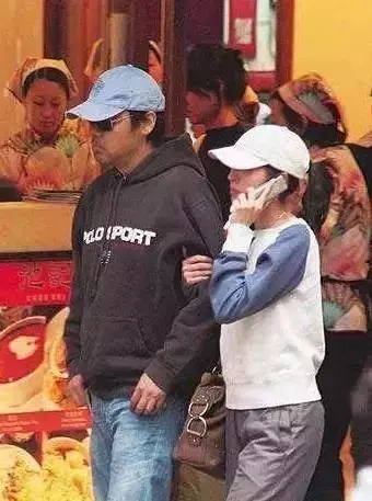 劉青雲郭藹明結婚20周年了,「黑白配」依然恩愛甜美如初戀!