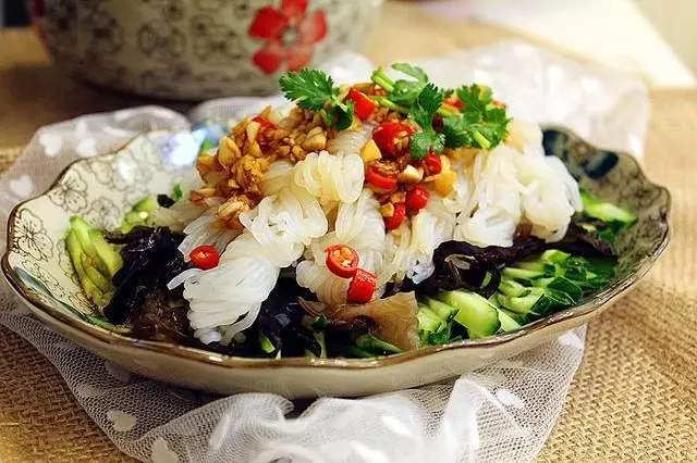 天氣熱了,到該吃涼菜的季節了!分享幾道我家經常吃的家常涼菜