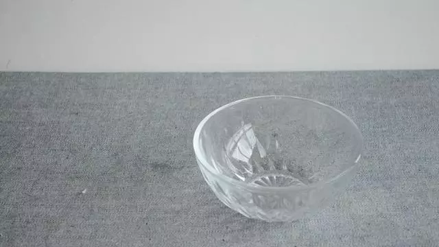 「白醋加食鹽」沒想到這麼厲害,放在家裡 解決了家家戶戶困擾的問題!