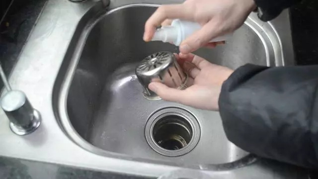 「白醋加食鹽」沒想到這麼厲害,放在家裡 解決了家家戶戶困擾的問題!