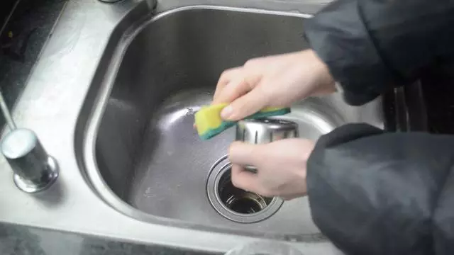 「白醋加食鹽」沒想到這麼厲害,放在家裡 解決了家家戶戶困擾的問題!