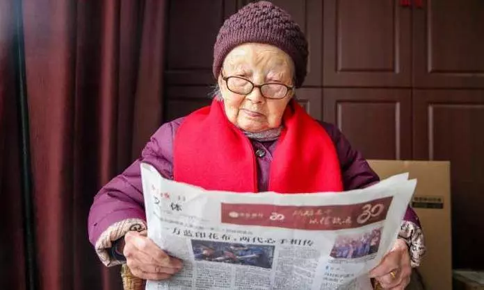 老人107歲了,卻比50歲的人身體好,面色紅潤、腰背挺直、耳不聾眼不花,她說:這種菜我從不吃