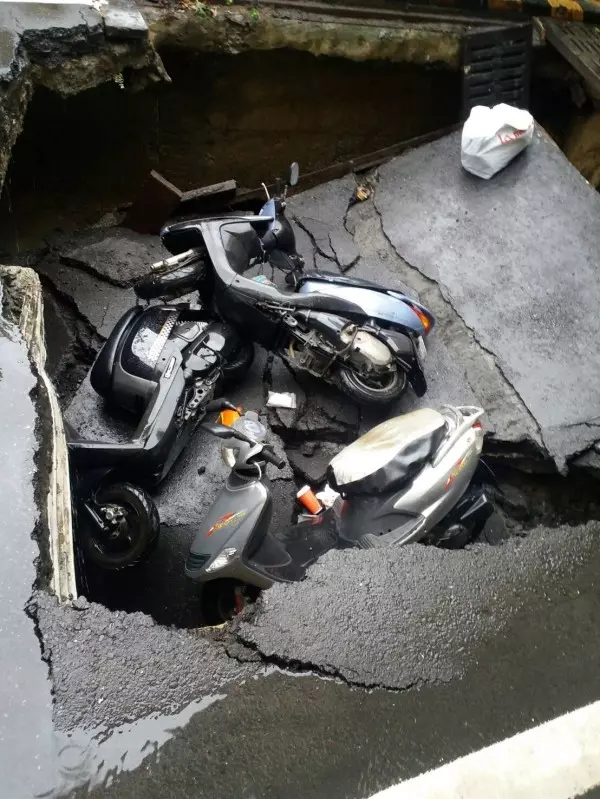 南警大雨中執勤被拍下 網友直呼:辛苦了