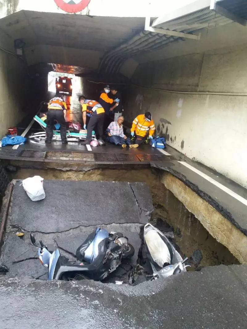 台南地下道路面下陷 3騎士墜落坑洞受傷