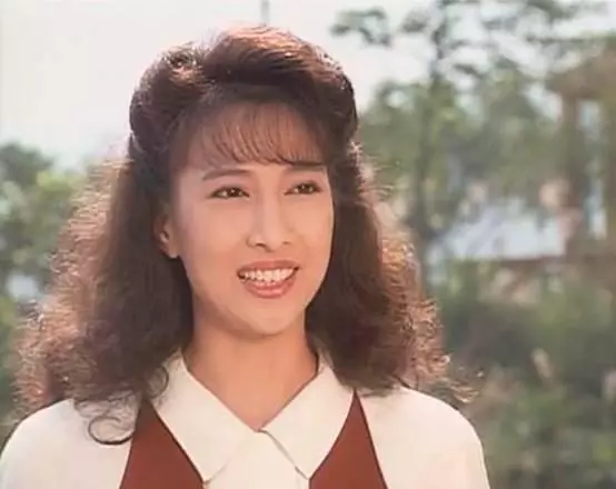 19歲出道成國際巨星,嫁入豪門遭冷落40年,獨吞百億資產卻被人叫好!