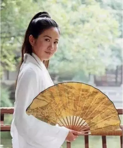吳京的前任和現任妻子對比,終於知道他為什麼選擇現任妻子謝楠了!