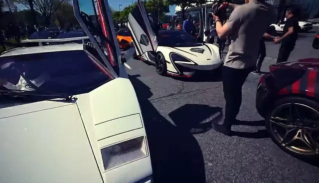 一排蘭博基尼現身聚會,排在第一的卻是這車,當年能換上海5套房