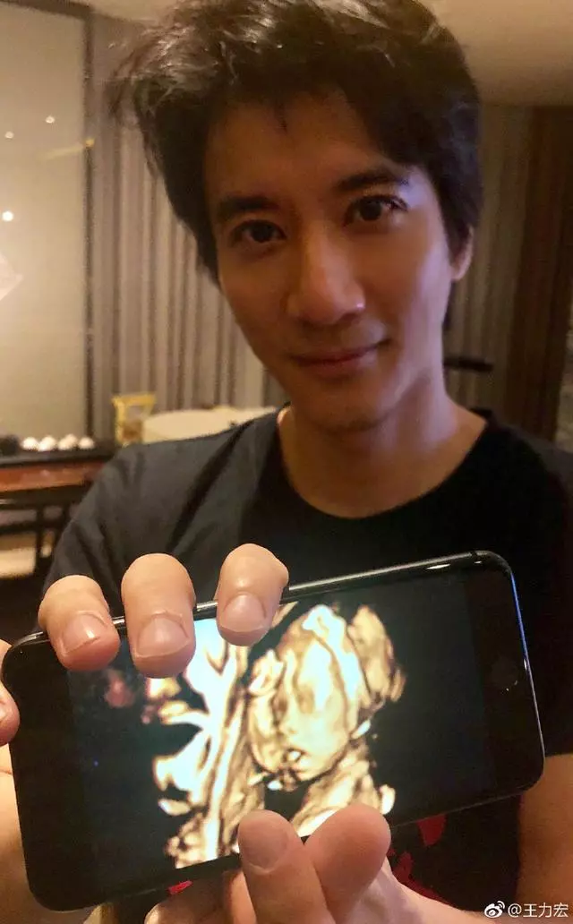 王力宏曬老婆三胎B超照,求網友給兒子取名,評論笑慘了!