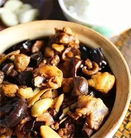 美食DIY-超簡單黃燜雞米飯又叫香雞煲,濃汁雞煲飯。