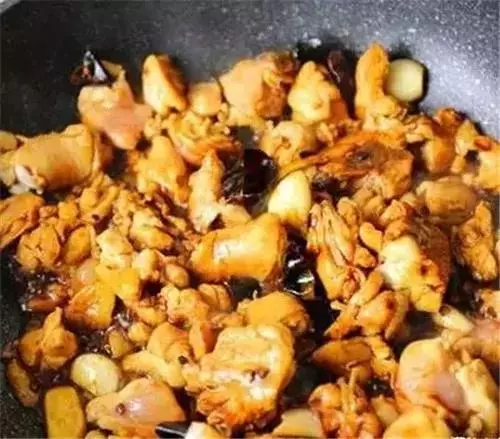 美食DIY-超簡單黃燜雞米飯又叫香雞煲,濃汁雞煲飯。