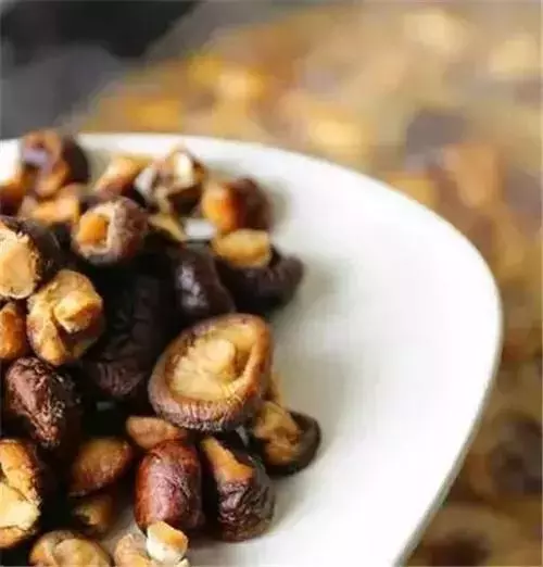 美食DIY-超簡單黃燜雞米飯又叫香雞煲,濃汁雞煲飯。
