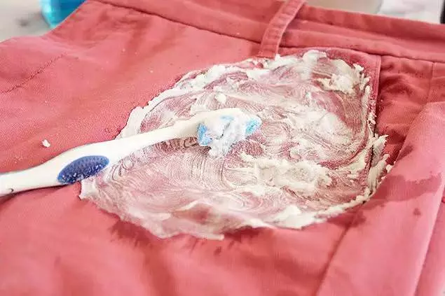 衣服不管染上什麼,用這招都能洗掉,太實用