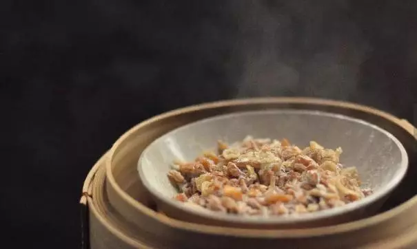 龍眼加上它,蒸後泡水喝,功效頂人參!氣血不足的人吃了最好~