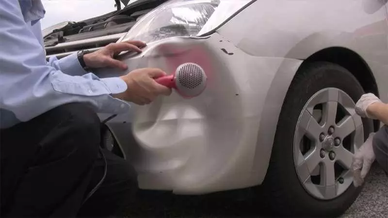 那麼神奇?! 車子被撞凹進去了怎麼辦? 只要有「吹風筒」就能搞定那麼「勁」!? (內附視頻)
