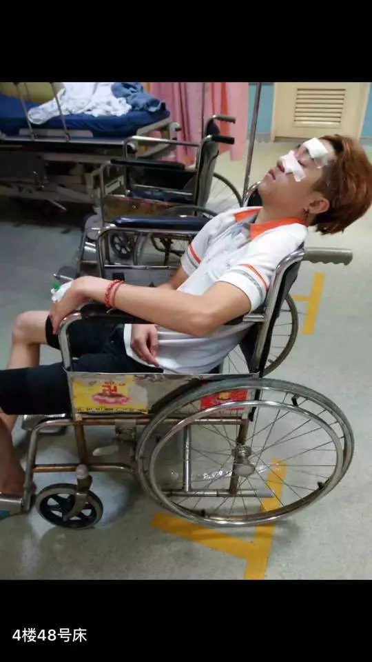 大馬柔佛紅人背著老公做的事 ..我們終於得到證據了!這次她真不得不承認曾和陌生人到酒店拍3點式!她竟然在在酒店裡做了