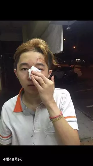 大馬柔佛紅人背著老公做的事 ..我們終於得到證據了!這次她真不得不承認曾和陌生人到酒店拍3點式!她竟然在在酒店裡做了