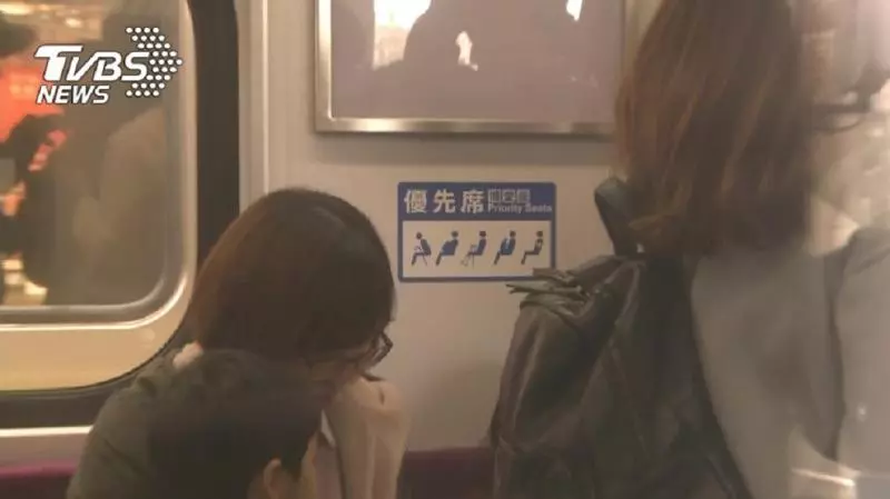 懷孕7月搭火車被要求讓座 大媽:孕婦要多走路