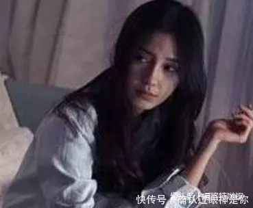 7位女明星抽菸,楊穎熟練,趙麗穎搞笑,最後一位你肯定想不到!