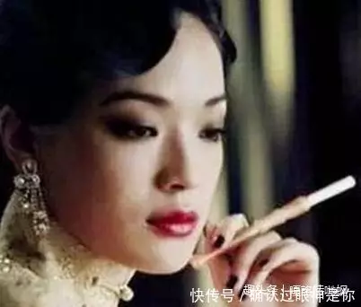7位女明星抽菸,楊穎熟練,趙麗穎搞笑,最後一位你肯定想不到!