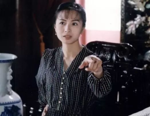 演音樂劇成名,31歲開始拍戲,卻燒炭自殺兩天後才被發現,年僅44歲!