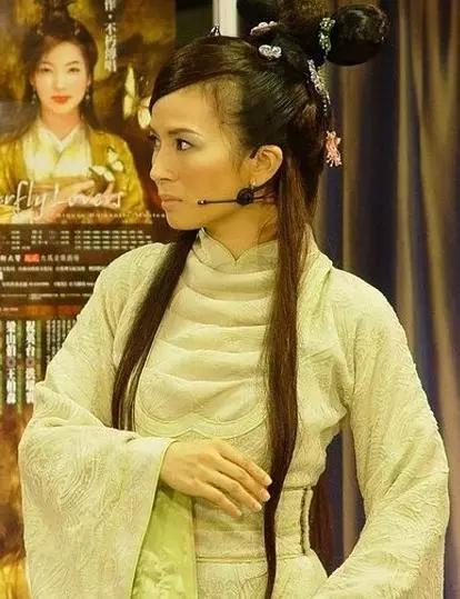 演音樂劇成名,31歲開始拍戲,卻燒炭自殺兩天後才被發現,年僅44歲!
