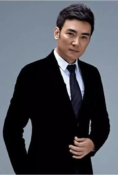 男星離婚後凈身出戶,為了愛女放棄過億家產,如今生活打臉前妻!