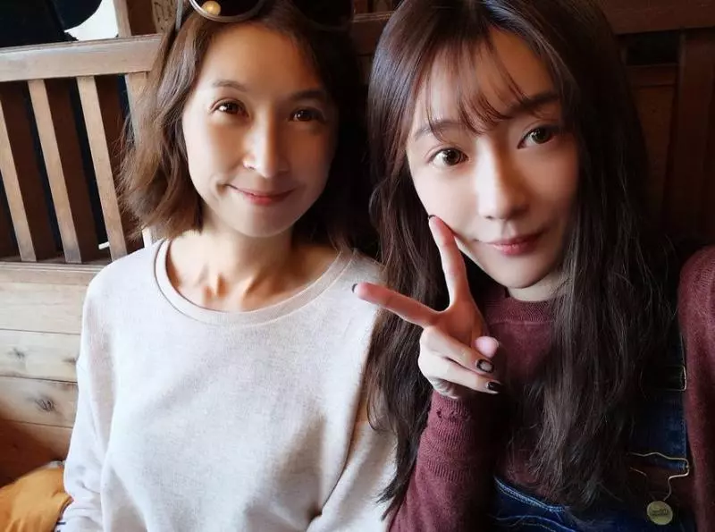 張家輝妻子,任達華妻子,劉青雲妻子,影帝背後的女人如今成這樣!