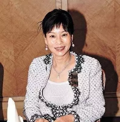 賭王何鴻燊到底有多少妻子和子女?他們的現狀是什麼樣的?
