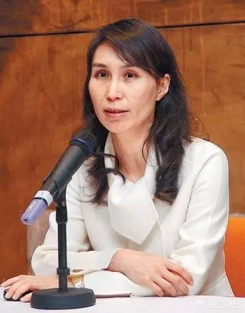 賭王何鴻燊到底有多少妻子和子女?他們的現狀是什麼樣的?