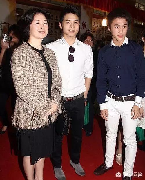賭王何鴻燊到底有多少妻子和子女?他們的現狀是什麼樣的?