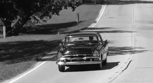 美國土豪將全新豪車埋在地下50年,豪車被挖出來後,變成什麼樣?