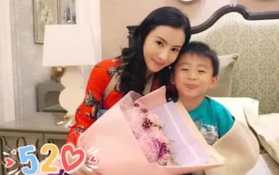 張柏芝基因太強大,8歲小兒子長開了,顏值遠超謝霆鋒!