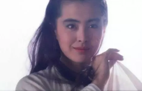 童星出身嫁入豪門,丈夫出軌分得4億分手費,如今61歲宛如40歲!