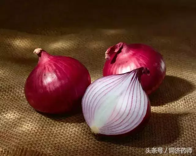 洋蔥等於15味藥,補骨比鈣片快10倍,降三高效果驚人!