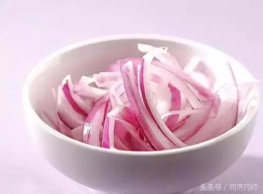 洋蔥等於15味藥,補骨比鈣片快10倍,降三高效果驚人!