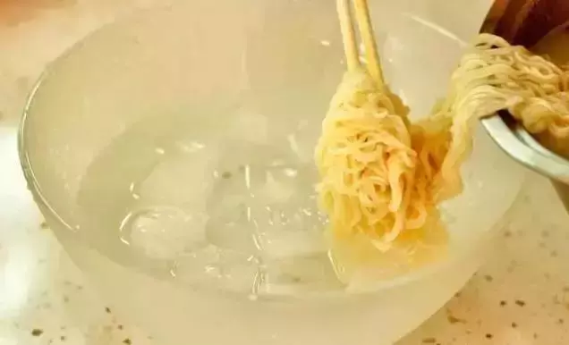 都是方便麵,為什麼煮和泡的口感差別這麼大?原來是差在這裡!