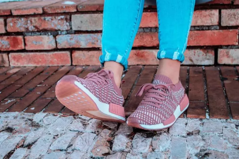 Adidas推出夏日必備的粉色鞋款,女性看了一定選擇困難症發作!