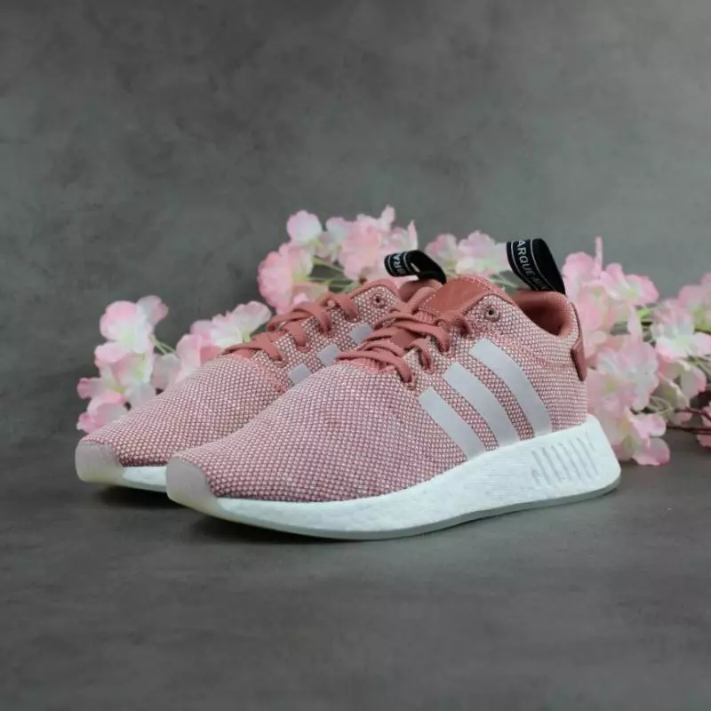 Adidas推出夏日必備的粉色鞋款,女性看了一定選擇困難症發作!