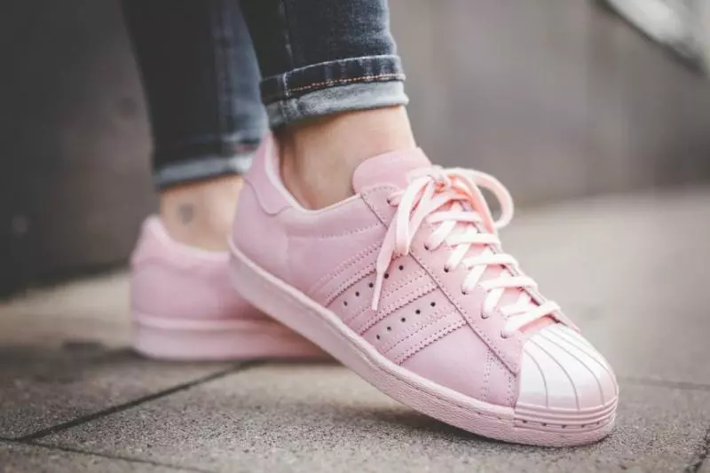 Adidas推出夏日必備的粉色鞋款,女性看了一定選擇困難症發作!